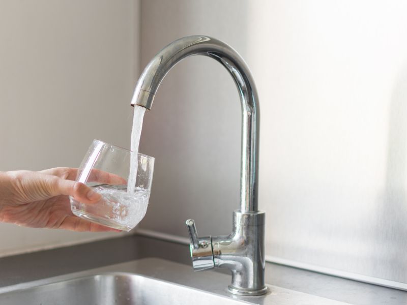 Depurare l'acqua del rubinetto: Metodi efficaci