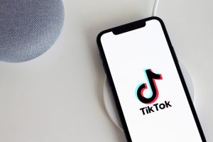 Comprare follower TikTok: strategia efficace o solo illusione digitale?
