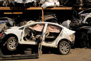 Come funziona la rottamazione auto gratis: guida completa per chi vuole liberarsi di un veicolo vecchio